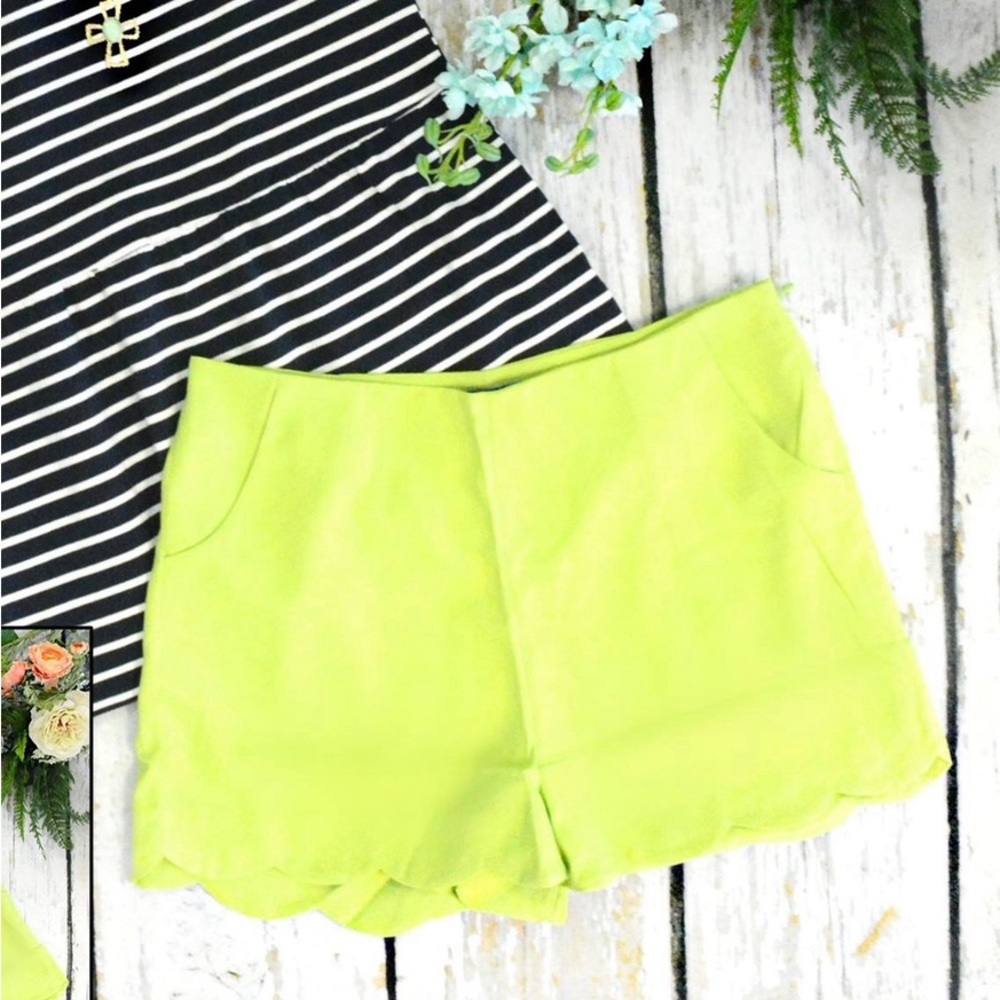 Perfectly Priscilla Lime Scalloped Shorts XL